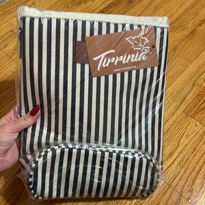 Tirrinia two bottle wine holder bag